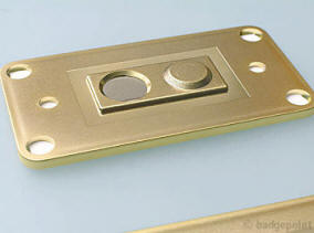 Badgepoint - Name tag systems - We make your name visible fra Dansk Erhvervsbeklædning. - som Standardprodukter, Individuelle produkter, og som Brancheløsninger: Navneskilte, Reversskilte, Bordskilte, Kampagneskilte, Badge, med tryk og gravering, efter opgaven.