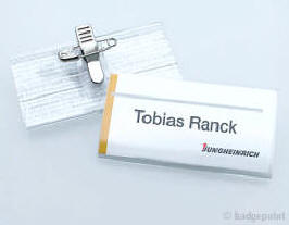 Badgepoint - Name tag systems - We make your name visible fra Dansk Erhvervsbeklædning. - som Standardprodukter, Individuelle produkter, og som Brancheløsninger: Navneskilte, Reversskilte, Bordskilte, Kampagneskilte, Badge, med tryk og gravering, efter opgaven.