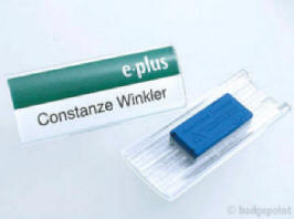 Badgepoint - Name tag systems - We make your name visible fra Dansk Erhvervsbeklædning. - som Standardprodukter, Individuelle produkter, og som Brancheløsninger: Navneskilte, Reversskilte, Bordskilte, Kampagneskilte, Badge, med tryk og gravering, efter opgaven.