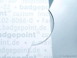 Badgepoint - Name tag systems - We make your name visible fra Dansk Erhvervsbeklædning. - som Standardprodukter, Individuelle produkter, og som Brancheløsninger: Navneskilte, Reversskilte, Bordskilte, Kampagneskilte, Badge, med tryk og gravering, efter opgaven.