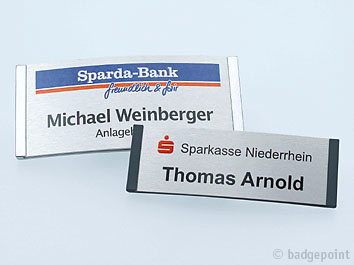 Badgepoint - Name tag systems - We make your name visible fra Dansk Erhvervsbekl�dning. - som Standardprodukter, Individuelle produkter, og som Branchel�sninger: Navneskilte, Reversskilte, Bordskilte, Kampagneskilte, Badge, med tryk og gravering, efter opgaven.
