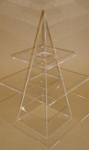 Pyramide med 3 hylder