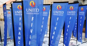 Beachflag ... til ude og inde. Feather flag ... Teardrop flag ... Lodrette flag ...