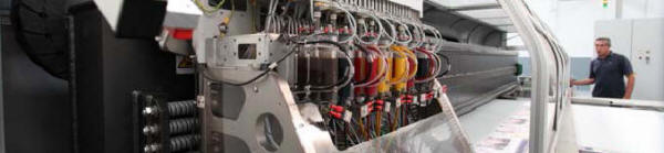 BANNERGROSSISTEN´s koncept beror på produktioner der leveres direkte fra udlandet