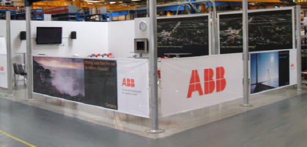 Vort udvalg af inn- og outdoorbannere er bredt - vi laver alt fra store totalindpakninger af huse til de mindre bannere på facader og på standere.