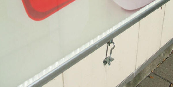 Vort udvalg af inn- og outdoorbannere er bredt - vi laver alt fra store totalindpakninger af huse til de mindre bannere p facader og p standere.