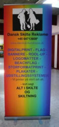 HENT PRISBLADET PÅ ET AKTUELT EKSEMPEL - HER - Indendørs er mulighederne for RollUp´s og bannermodeller og print uendelige.