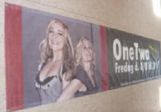 Misikhuzet, Bornholm: Bannere anvendes som reklamekampagner, som budskaber p husfacader, tankstationer, ved udstillinger, og ved sportsbegivenheder, i butikken, p messer, kongresser, og ved events, eller hvor de m nske det.