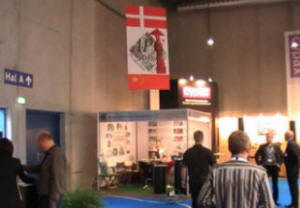 - messebannere, gulvreklame, info- og messestande, samt lys og lysstning efter opgave.