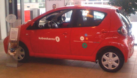 Vore muligheder for at tilegne et givent emne den rette effekt beror ofte på Deres og vor dialog - her et eksempel på en montage på en Toyota AYGO til Københavns Energi Selskab