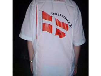Reklame-t-shirt kan leveres i sm oplag - her en levering til World Dart Federation 2000