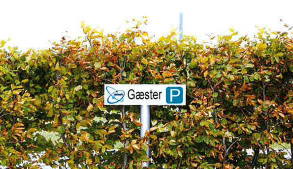 Safari Parkeringstander. 125 x 400 mm., i natur anodiseret aluminiummed print eller foletetekst