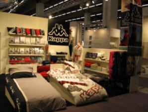 Bannere, som eksemplet til KAPPA, anvendes som reklamekampagner, budskaber på husfacader, tankstationer, udstillinger og ved sportsbegivenheder, i butikken, på messer, kongresser, og ved events, eller hvor de må ønske det.