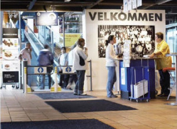 Traditionel - daglig - facade og indgang - Uden logomtter - reklamemtter, samt rvv til mtter - og alt indenfor gulvreklame og floor advertising, efter opgave.