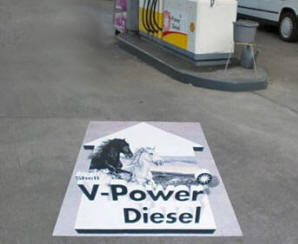 Asfaltfolien klæber på både fliser, asfalt og betonunderlag