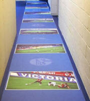 Logom�tter - reklamem�tter, samt r�v�v til m�tter. - alt indenfor gulvreklame og floor Advertising, efter opgave. - eller Bannere - byggepladsskilte, facadebannere og faner efter m�l og opgave.