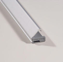 Vandrette alu-profiler i Eloxeret aluminium.