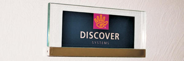 Skiltepanel i h�rdet glas: N�r De v�lger Sign Craft design f�r De et st�rkt konceptet, der bringer Dem videre i eksklusiv skilte og skiltning.