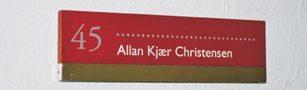 Uversigtstavler, etagetavler, henvisningstavler, rumskilte og bordskilte: N�r De v�lger Sign Craft design f�r De et st�rkt konceptet, der bringer Dem videre i eksklusiv skilte og skiltning.