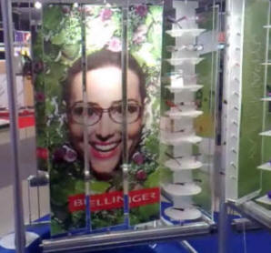 E-motion for optikere med plakat + et blad for briller