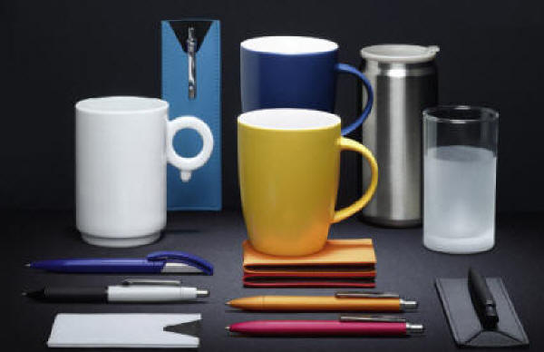 Tampontryk trykkes direkte p� et givent emne, uanset formen.