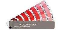 I PANTONE Plus Color Bridge kan b�de farvepr�ve p� PANTONE-farven, og den n�rmeste CMYK-udgave, ses.