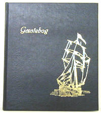 G�steb�gerne er garnh�ftet, og flot indbundet i s�rdeles holdbart kunstskind, formatet er her i 25 x 21 cm.
