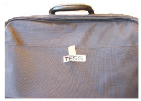 Selvklæbende mærker og etiketter til montering hvor det aktuelt er relevant.