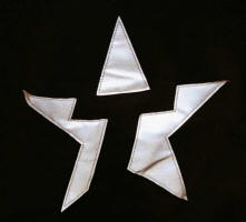 Refleksmærke udskåret og efterfølgende applikeret i opsat mønster