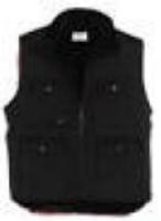 Nordkap vest Model: 920-922-20 Vest med lange boxlommer, 2 brystlommer, den venstre med blyantholder. 2 indvendige lommer. Vesten er foret med fiberpels og er lang bagtil. Nyrebeskyttelse. Yderstof: 100 % polyester med PU coating. 