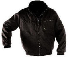 Svalbard pilotjakke Model: 9650-919-20 Pilotjakke med microfleece krave og nylonquilt som for. 2 brystlommer, en indvendig lynl�slomme, �rmelomme. Linningen har elastik. Lynl�sstrop. Vind- og vandafvisende. Yderstof: 100 % polyester med PU coating. For: 100 % nylonquilt.
