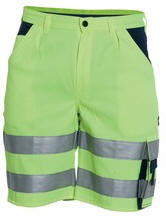 2-farvede EN 471 shorts Model: 6600-420-38062-farvede shorts med 2 sidelommer, den ene med billetlomme. 2 baglommer med forst�rkning i bunden samt velcro p� h�jre. Rummelig l�rlomme med mobiltelefonlomme og blyantlommer. Hammerstrop. Forst�rket tommestoklomme med l�g for ekstra plads. Refleks 3M - Fluorescerende: 60% polyester / 40% bomuld 290 g/m�. Kontrastmetervare Stancord+: 65% polyester / 35% bomuld 300 g/m�. Findes i str: 72 - 120 DKK pris fra 348,75  
