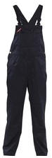 NOMEX® III overall Model: 368-645-6Brystlomme med klap. Stiklommer med klapper. Hammerstrop. Tommestoklomme. Baglommer med klapper. Indvendig brystlomme med lynlås. Elastik i ryg. Forstærkning i baglommer. Knæforstærkning/ knælommer med velcrolukning i bunden. Brandsikker. Benyttes ved sær 94% Nomex® lll / 5% Kevlar / 1% Bekinox (metal) 265 g/m². Findes i str: 72 - 136 DKK pris fra 2.123,75