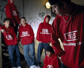 2040 H�ttesweatshirt - lige velegnet til herre og damer - H�ttesweatshirt med k�ngurulomme.