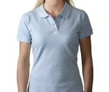 2022 Polo pique shirt Smart lady polo pique. Tone-i-tone knapper i stolpen og med �rmerib.