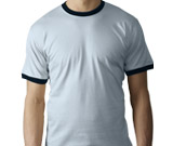 2010 T-shirt med kontrast Tight basic T-shirt med rund hals.