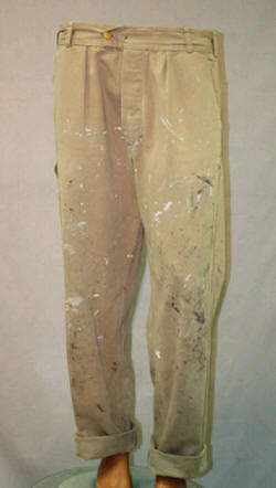 De khakifarvede arbejdsbukser af mærket Trumph stammer fra firmaet HBI