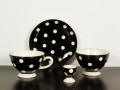 Polka Dot Fransk designet h�ndmalet&nbsp;fajance. T�ler maskin- opvask, ovn og microovn. F�es i mange farver.
