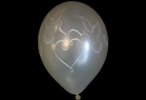 Elfenben ballon. Dess.: 41200. Rund standard ballon med globaltryk. Duer på Perlemor ballon. Motiv: Duer