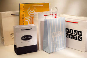 Bags og poser kan udf�res i de fleste materialer - og i farver samt med tryk efter opgave.