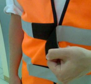 CE-godkendte reflekshangers, vest, brikker, eller blot refleks, i alle afskygninger, fra lager eller i produktion, efter tilbud.