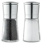 Bavaria salt- og peberkv�rnen er lavet af glas og rustfrit st�l.