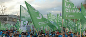 Friends of the Earth Europe og M ilj�gruppen NOA skriver bl.a.: Vi har v�ret meget glade for de flag og bannere I leverede! Det har v�ret en meget hektisk tid for os. NOAH har aldrig st�et for s� store opgaver som op til og under COP15. Vi samlede over 5000 (snarere 8000) til vores Flood for Climate Justice, stod for overnatning til 2000 personer, og havde en stor finger med i spillet p� Klimaforum, hvor der var 190 m�der, 50 udstillinger, 30 film, musik fra hele verden, teater m.m.. Herudover havde vi 10 akkrediterede til selve forhandlingerne i Bella Center.