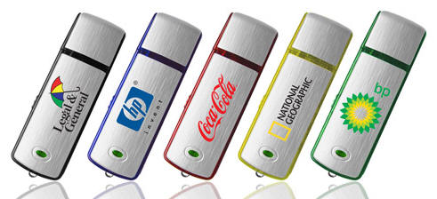 Classic Seriens USB Flash Drive har en børstet overflade, aluminiumslook