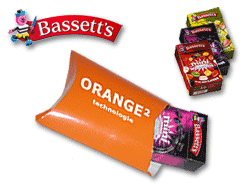 Bassett’s ”pude” reklameæske 65 g original Bassett´s Mini Vingummi, i en individuel trykbar æske