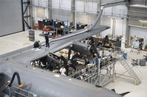 Specialkonstruktioner udf�res efter ordre. Her vises platforme til Hercules C 130 J,