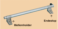 Reol-stige p� hjul. Eloxeret 80 mm brede ergonomiske trin med polstret forkant.  Obs! Ved bestilling opgiv lodret oph�ngsh�jde. Reolstiger er specialordre og kan ikke returneres. 