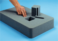 Gr� polyesterskum (28 kg/m3) 