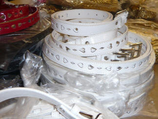 SCANBELT er en fremstillingsvirksomhed. Vort speciale gennem �rtier er b�lter og seler. Alt er udviklet med omhu, i de bedste materialer. Sp�rg blot der hvor De handler. Vore produkter kan k�bes i detailhandelen!